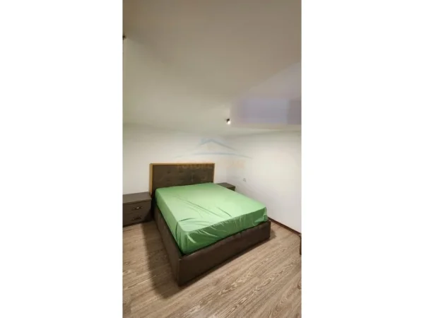 Tirane, jepet me qera apartament 2+1+Ballkon Kati 1, 69 m² 550 € (Fresku)