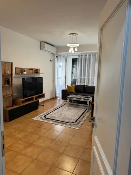 Tirane, jepet me qera apartament 2+1+Ballkon Kati 2, 80 m² 450 € (Misto Mame 2+1 Per Qera I Mobiluar)