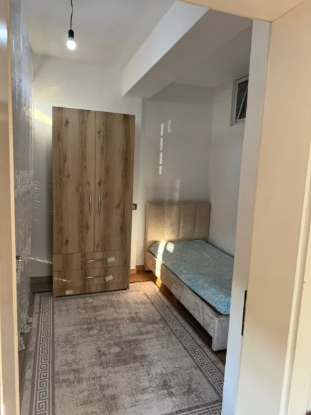 Tirane, jepet me qera apartament 2+1+Ballkon Kati 2, 80 m² 450 € (Misto Mame 2+1 Per Qera I Mobiluar)