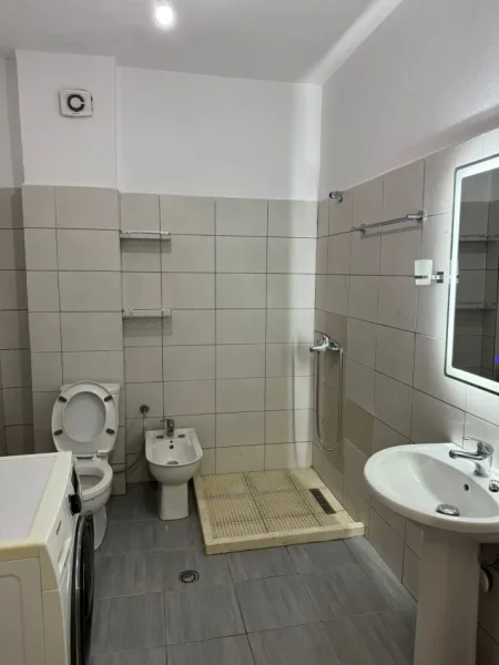 Tirane, jepet me qera apartament 2+1+Ballkon Kati 2, 80 m² 450 € (Misto Mame 2+1 Per Qera I Mobiluar)