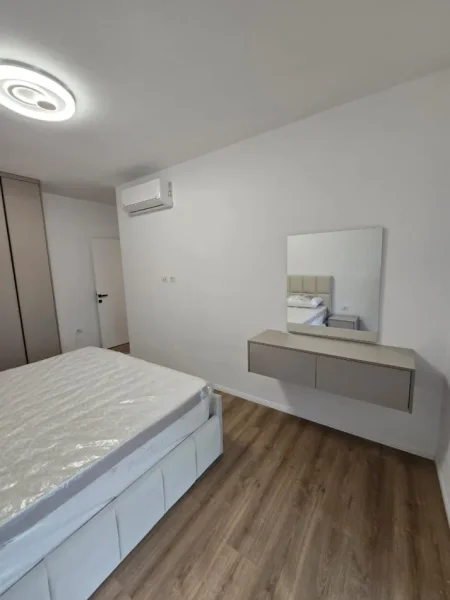 Tirane, jepet me qera apartament 2+1+Aneks+Ballkon Kati 7, 150 m² 1.400 € 