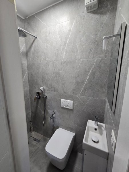 Tirane, jepet me qera apartament 2+1+Aneks+Ballkon Kati 7, 150 m² 1.400 € 