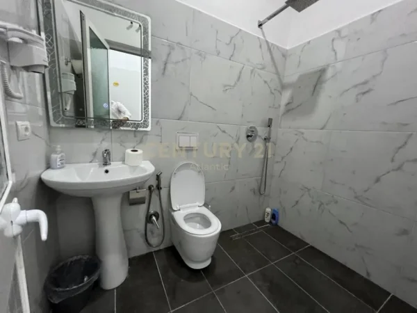 Durres, jepet me qera hotel Kati 2, 1.800 m² 3.500 € (Shijak)