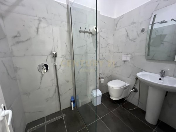 Durres, jepet me qera hotel Kati 2, 1.800 m² 3.500 € (Shijak)