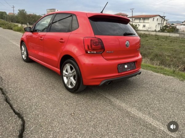 Kavaje, shes makine Vw polo Nafte, e kuqe automatik Kondicioner 175.000 km 6.500 €