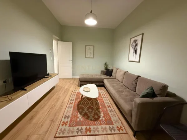 Tirane, jepet me qera apartament 2+1 Kati 3, 75 m² 600 € (Ambasada Amerikane)