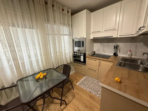 Tirane, jepet me qera apartament 2+1 Kati 3, 75 m² 600 € (Ambasada Amerikane)