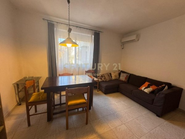 Tirane, jepet me qera apartament 3+1 Kati 4, 88 m² 600 € (Rruga Fortuzi)