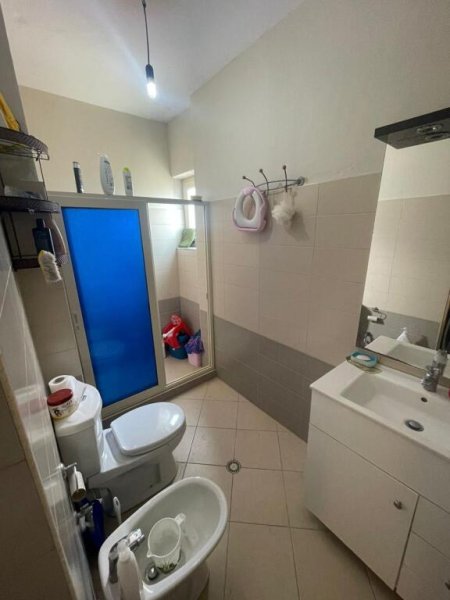 Tirane, shitet apartament 2+1+Ballkon Kati 5, 86 m² 130.000 € (Rruga Ramazan Gaxherri)