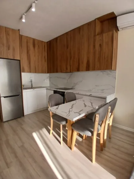 Tirane, jepet me qera apartament 2+1 Kati 4, 78 m² 800 € (Zogu i Zi)