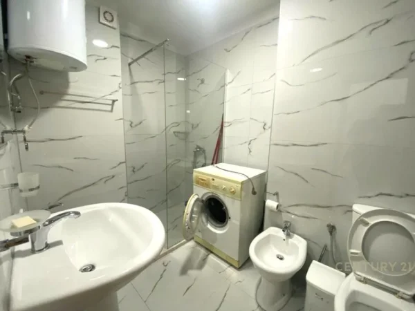 Tirane, jepet me qera apartament 1+1 Kati 11, 60 m² 500 € (rruga e kavajes)