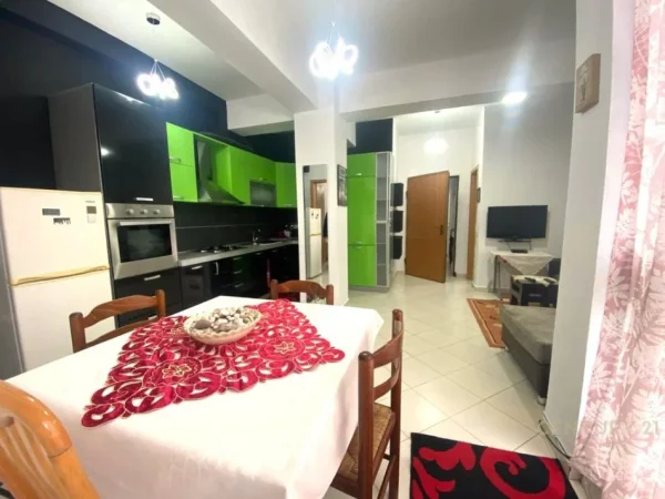 Tirane, jepet me qera apartament 1+1 Kati 11, 60 m² 500 € (rruga e kavajes)