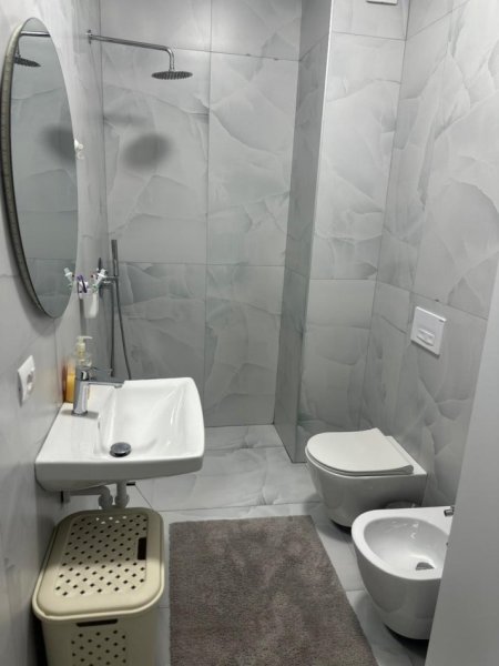 Tirane, jepet me qera apartament 1+1 Kati 3, 76 m² 450 € (Rezistenca Kaimi, Ali Demi)
