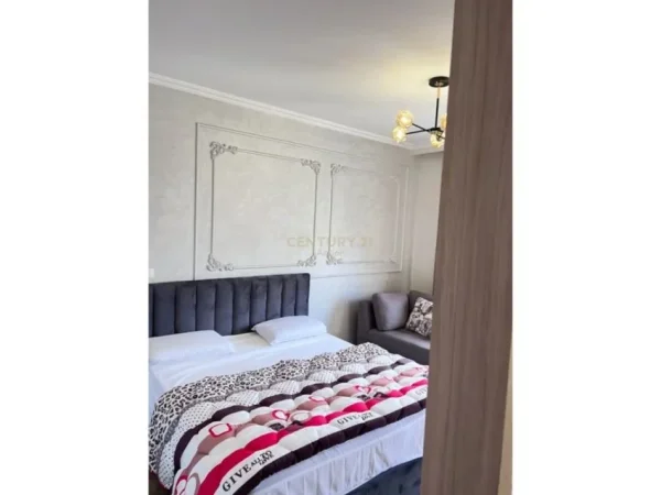 Tirane, jepet me qera apartament 1+1 Kati 4, 40 m² 550 € (pazari i ri)