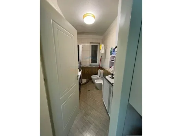 Tirane, shitet apartament 2+1+Ballkon Kati 5, 98 m² 156.000 € (UNAZA E RE)