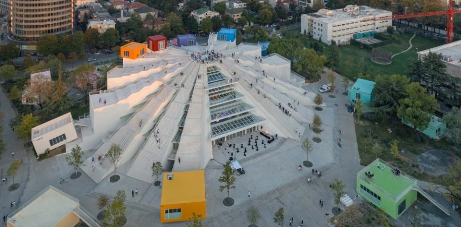 Tirane, jepet me qera zyre , 6.000 m² 30 € 