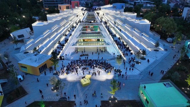 Tirane, jepet me qera zyre , 6.000 m² 30 € 