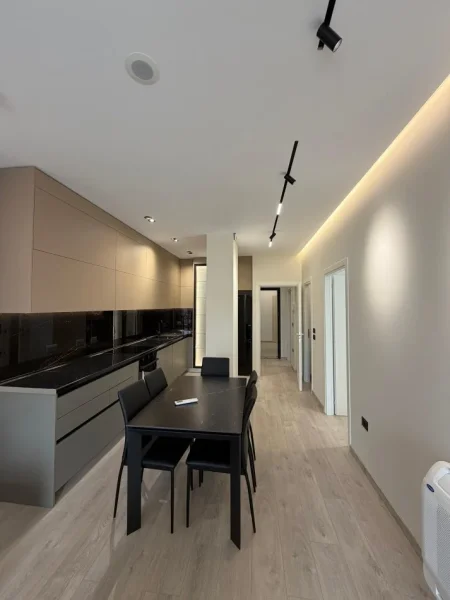 Tirane, jepet me qera apartament 2+1 Kati 4, 90 m² 800 € (Sophie Caffe Ali Demi)