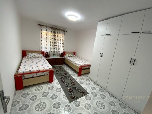 Tirane, jepet me qera apartament 2+1 Kati 4, 76 m² 600 € (Restorant Durresi rruga Ferit Xhajko)