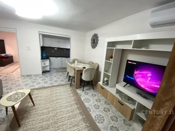 Tirane, jepet me qera apartament 2+1 Kati 4, 76 m² 600 € (Restorant Durresi rruga Ferit Xhajko)