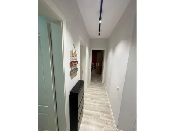 Tirane, jepet me qera apartament 3+1 Kati 4, 106 m² 750 € (Stacioni Trenit)