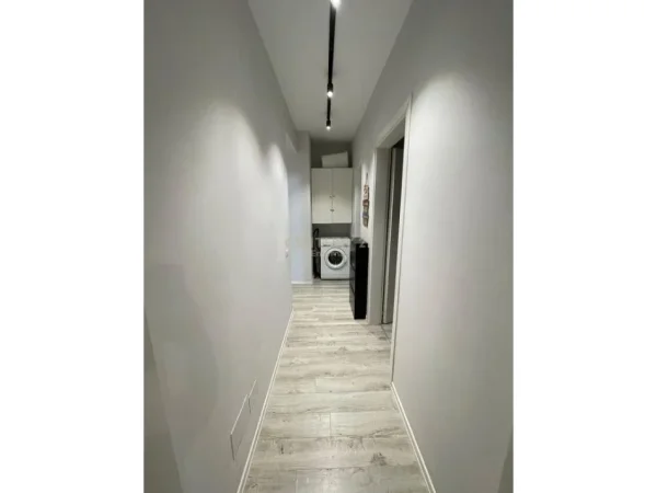 Tirane, jepet me qera apartament 3+1 Kati 4, 106 m² 750 € (Stacioni Trenit)