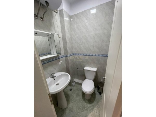 Tirane, jepet me qera apartament 3+1 Kati 4, 106 m² 750 € (Stacioni Trenit)