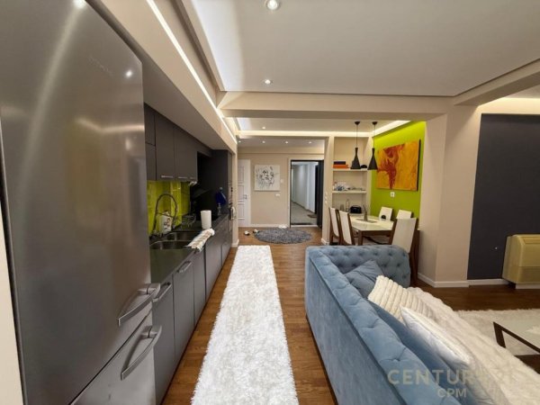 Tirane, jepet me qera apartament duplex 2+1 Kati 10, 155 m² 1.100 € (Ish stacioni Trenit)