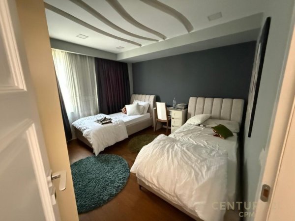 Tirane, jepet me qera apartament duplex 2+1 Kati 10, 155 m² 1.100 € (Ish stacioni Trenit)