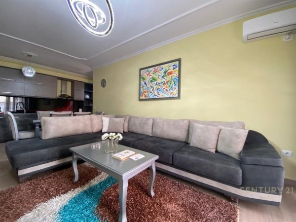 Tirane, jepet me qera apartament 1+1 Kati 2, 80 m² 700 € (Prokuroria e Tiranes)