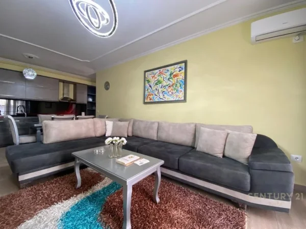 Tirane, jepet me qera apartament 1+1 Kati 2, 80 m² 700 € (Prokuroria e Tiranes)