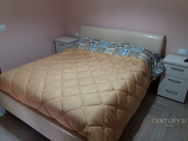Tirane, jepet me qera apartament 1+1 Kati 2, 80 m² 700 € (Prokuroria e Tiranes)