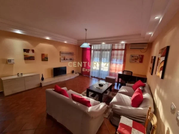 Tirane, jepet me qera apartament 2+1 Kati 7, 109 m² 700 € (Bulevardi Zogu 1)