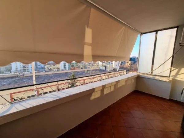 Tirane, jepet me qera apartament 2+1 Kati 7, 109 m² 700 € (Bulevardi Zogu 1)