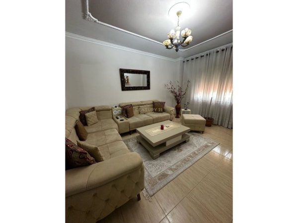 Tirane, jepet me qera apartament 2+1 Kati 2, 140 m² 700 € (Rruga Haxhi Hysen Dalliu)