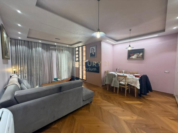 Tirane, shes apartament 1+1 Kati 2, 80 m² 305.000 € (Pazari Ri)