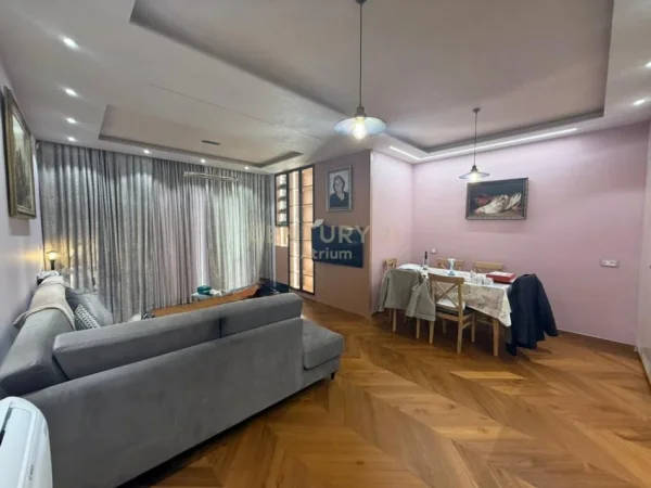 Tirane, shes apartament 1+1 Kati 2, 80 m² 305.000 € (Pazari Ri)