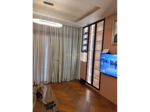 Tirane, shes apartament 1+1 Kati 2, 80 m² 305.000 € (Pazari Ri)