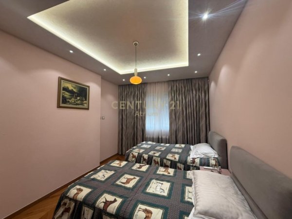 Tirane, shes apartament 1+1 Kati 2, 80 m² 305.000 € (Pazari Ri)