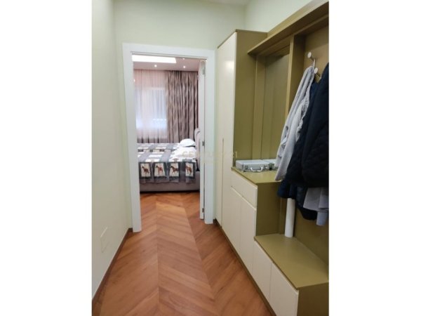 Tirane, shes apartament 1+1 Kati 2, 80 m² 305.000 € (Pazari Ri)