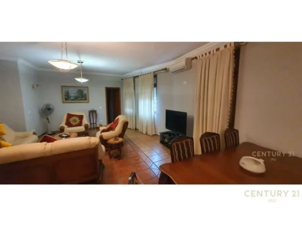 Tirane, shitet apartament 3+1 Kati 5, 108 m² 270.000 € (Qender)