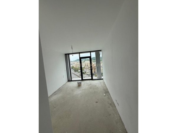 Tirane, shes apartament 3+1 Kati 9, 200 m² 620.000 € (Liqeni Tiranes)