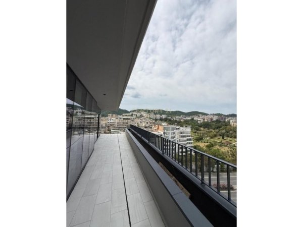 Tirane, shes apartament 3+1 Kati 9, 200 m² 620.000 € (Liqeni Tiranes)