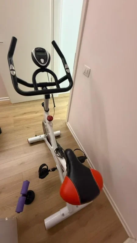 Tirane, shes biciklete fitnesi Spinning Bicycle e bardhë 300 €