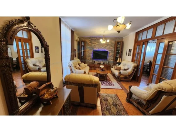 Durres, shitet apartament 3+1 Kati 6, 168 m² 295.000 € (GJYKATA,DURRES)