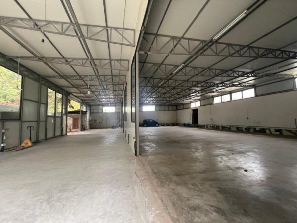 Tirane, jepet me qera kapanon , 650 m² 3.250 € (rruga myslym keta)