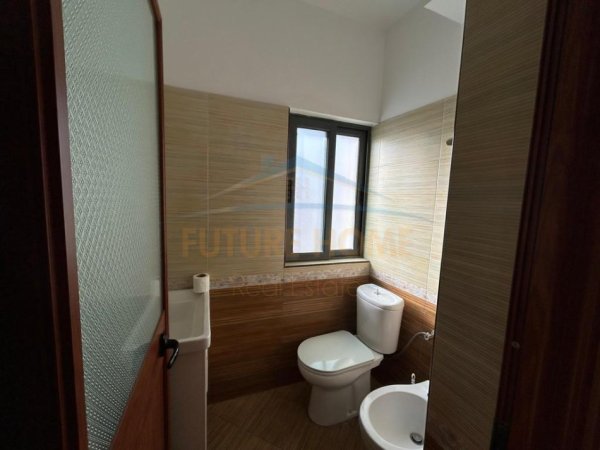 Durres, shitet apartament 3+1 Kati 5, 135 m² 160.000 € (PRANE ISH RAJONIT ,DURRES)