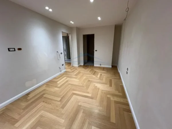 Tirane, jepet me qera apartament 3+1 Kati 10, 143 m² 1.800 € 