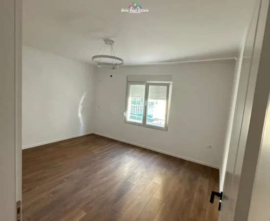 Tirane, shes apartament 1+1+Ballkon Kati 4, 52 m² 95.000 € (Rruga Kongresi i Manastirit)