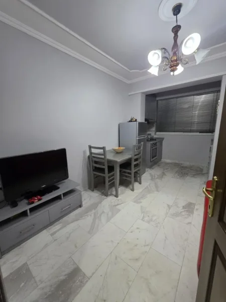 Tirane, jepet me qera apartament 1+1 Kati 2, 550 € (Stadiumi Dinamo)